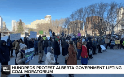 Hundreds protest Alberta government lifting coal moratorium